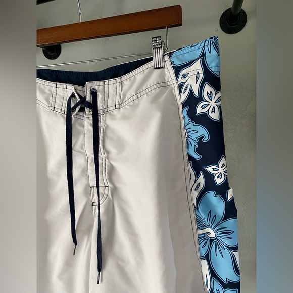 KIRRA Men’s Shorts - 34 - Picture 3 of 10